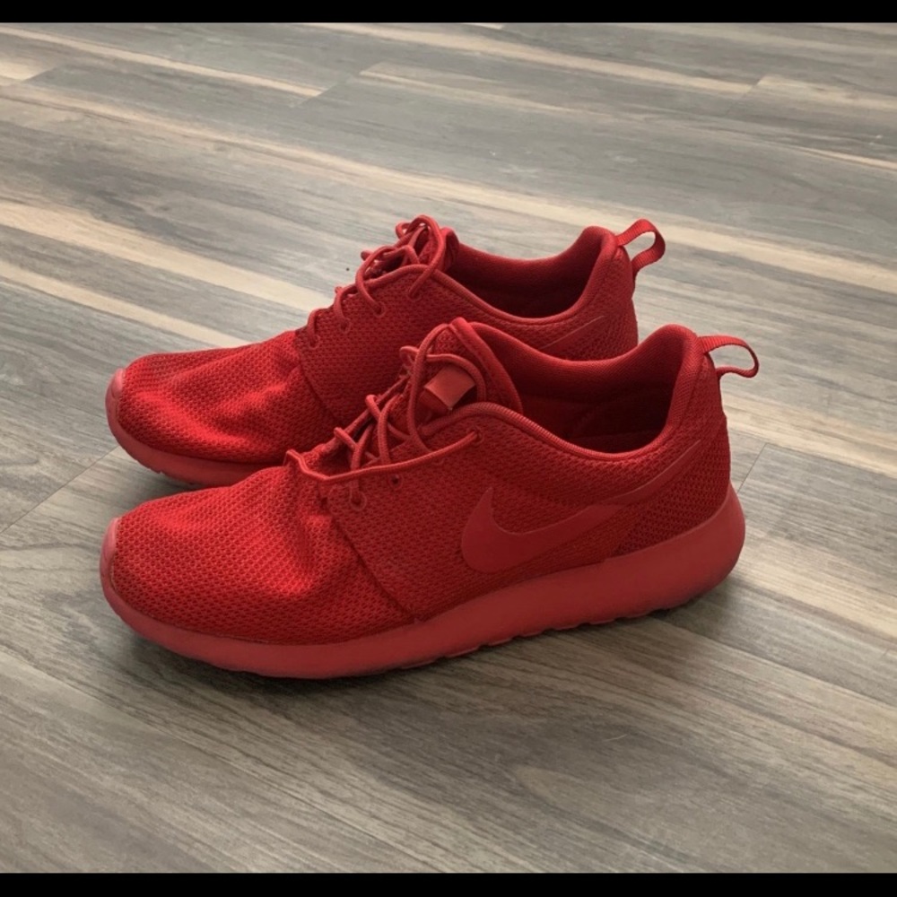 Nike Roshe Run - Triple Red
